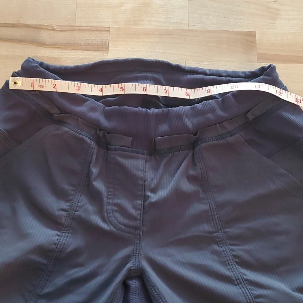 Lululemon Ankle Pants Striped Elastic Waist Athleisure Women Size 4
